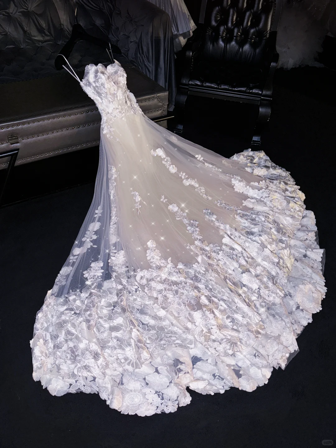 Elegant Lace Sweetheart 3D Floral Embroidery Sparkle Tulle Strapless Wedding Dress TP5386