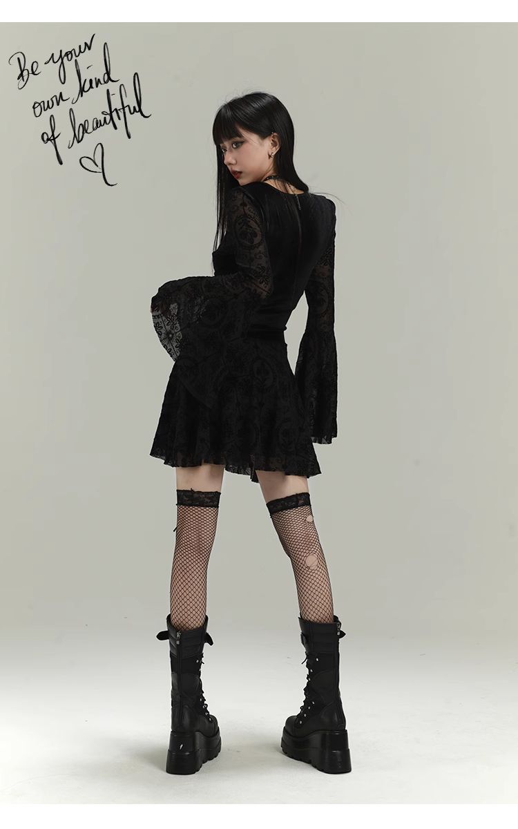 Vintage Black Gothic Bell Sleeve Long-sleeved Dress TP2909