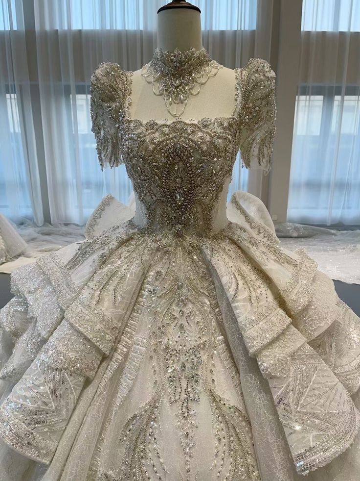 Vintage High Neck Beaded Wedding Dress A-Line Tiered Ruffles Lace Bridal Gown TP5077