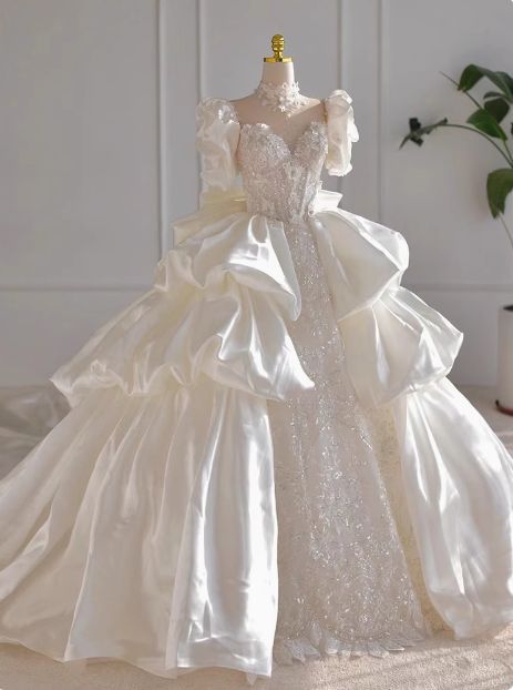 Elegant Puff Sleeve Wedding Dress Romantic Satin Ruffles Sequin Bridal Gown TP5078