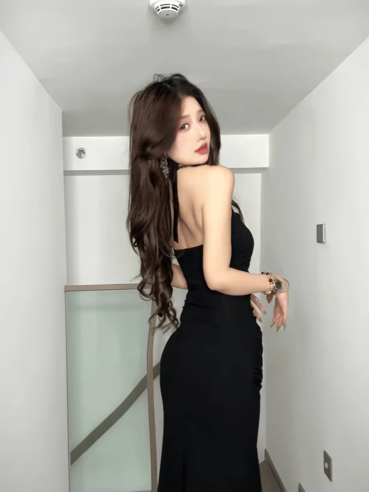 Elegant Black Halter-neck Rose Metal Button Prom Dress Sheath Evening Gown Party Dress Trailing Long Formal Dress TP4845