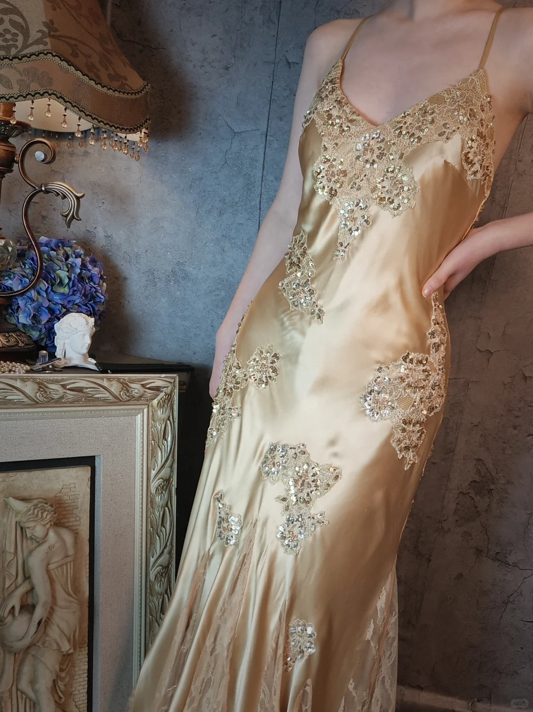 Retro Golden V-neck Sparkling Beaded Backless Design Elegant Satin Evening Dress Prom Dress TP4033