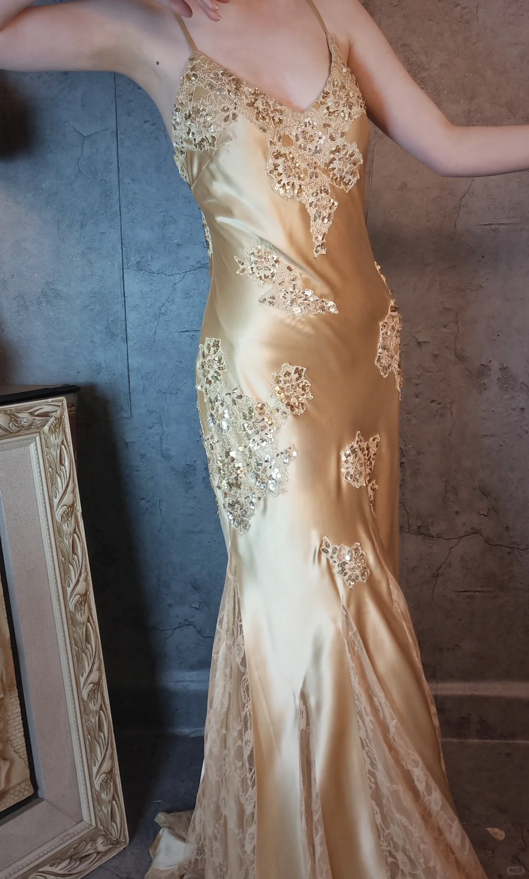 Retro Golden V-neck Sparkling Beaded Backless Design Elegant Satin Evening Dress Prom Dress TP4033