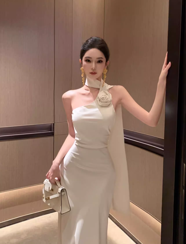 Simple Fashion 3D Flower Mermaid Design Prom Dress Elegant A-line Halter Dress TP3526