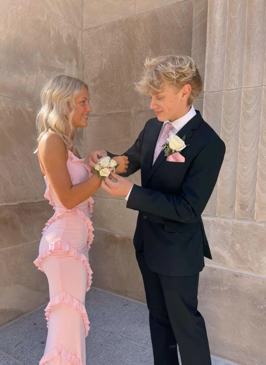 Elegant Pink Ruffled Prom Dress Sheath Evening Gown V-neck Party Dress Long Formal Dress TP4776