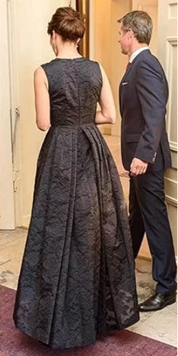 Elegant Black Lace Mother of Bride Dress Sleeveless Evening Gown Simple Formal Dress TP4875