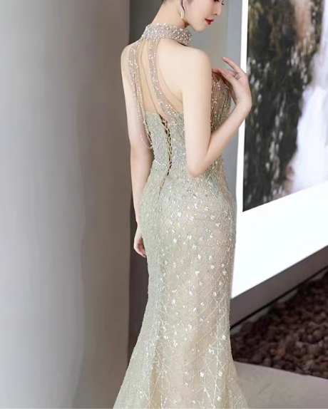 Vintage Light Green Halter Neck Evening Gown Sparkling Beaded Prom Dress TP5675