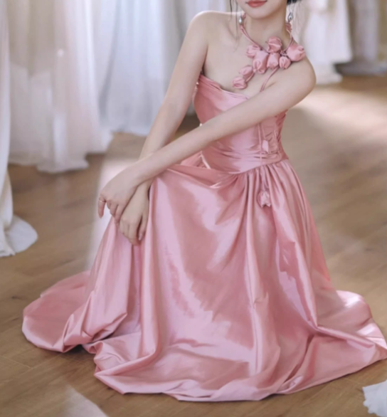 Romantic Pink Satin Halter Neck Evening Gown A-Line Prom Dress TP5680