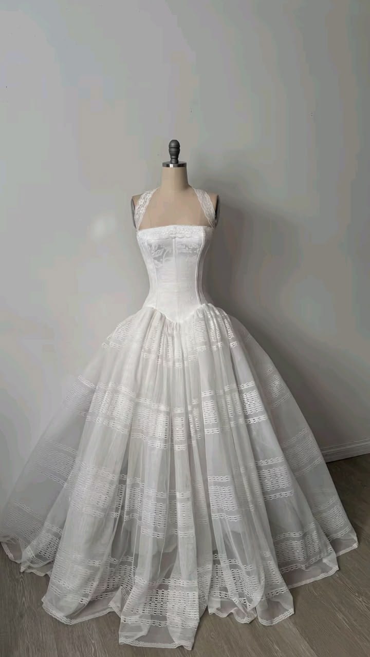 Elegant Halter Neck White A-line Prom Dress Tulle Wedding Dress TH040