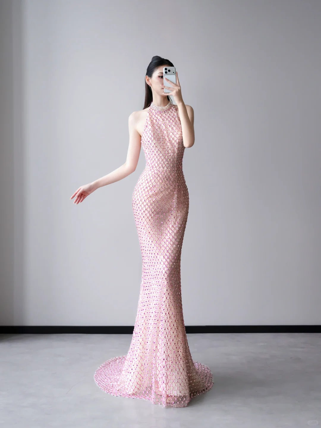 Chic Sheath Pink Long Evening Dress Halter Neck Sequins Prom Dress TH081