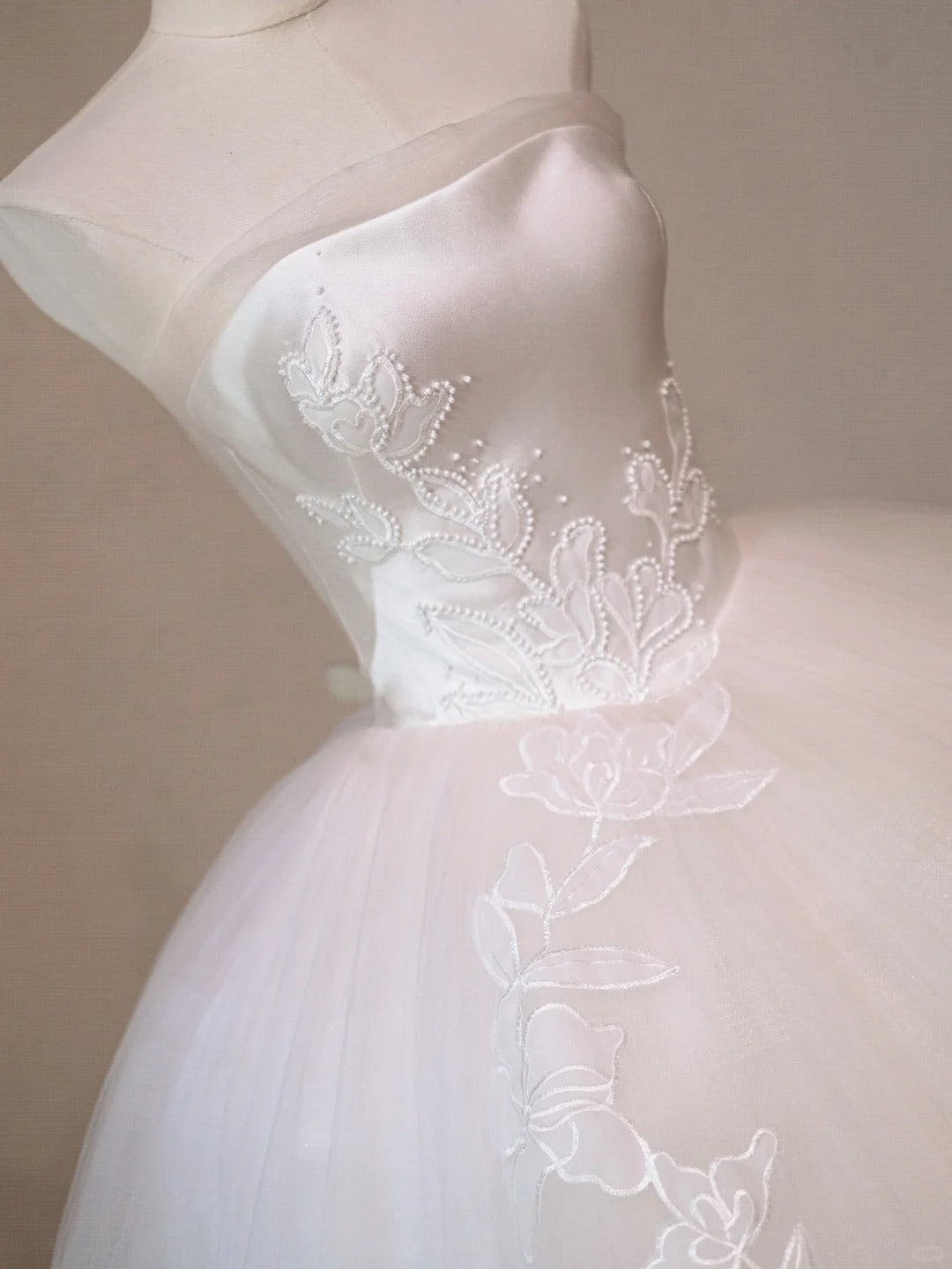 Elegant Ball Gown Off-the-Shoulder Long Wedding Dress Lace White Prom Dress TH156