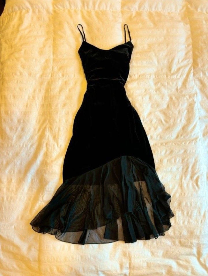 Spaghetti Strap Black A-Line Velvet Ball Gown Ruffled Gown TP1952