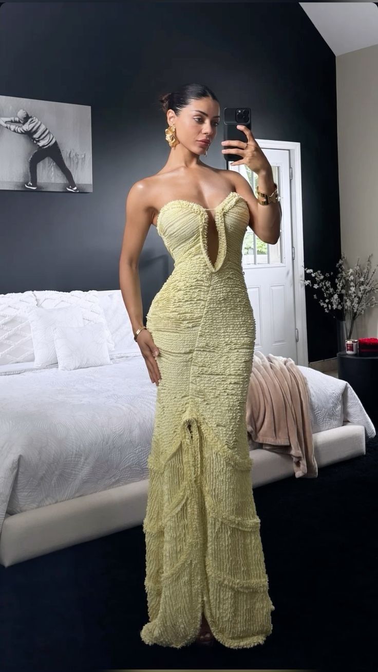 Chic Light Yellow Off-the-shoulder Sleeveless Slit Mermaid Floor-length Ball Gown Evening Dress TP2103
