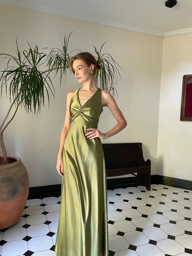 Halterneck Elegant Green Backless Satin A-Line Prom Dress Evening Gown TP2509