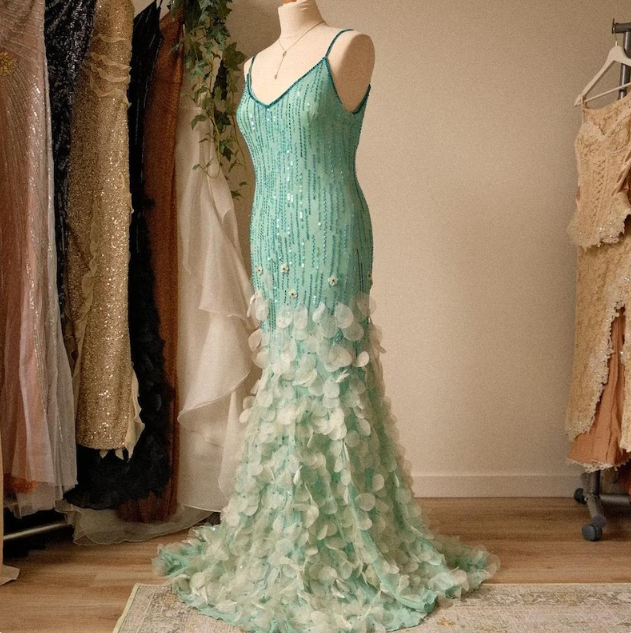 Beautiful Spaghetti Strap V Neck Beaded Backless Mermaid Floor Length Prom Dress Evening Dress TP2621