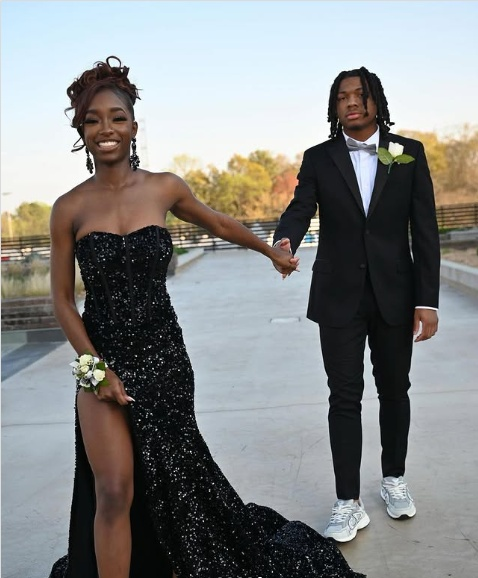 Sexy Black Off Shoulder Sweetheart Neck Sequin Slit Floor-Mounting Prom Dress Evening Dress TP2695