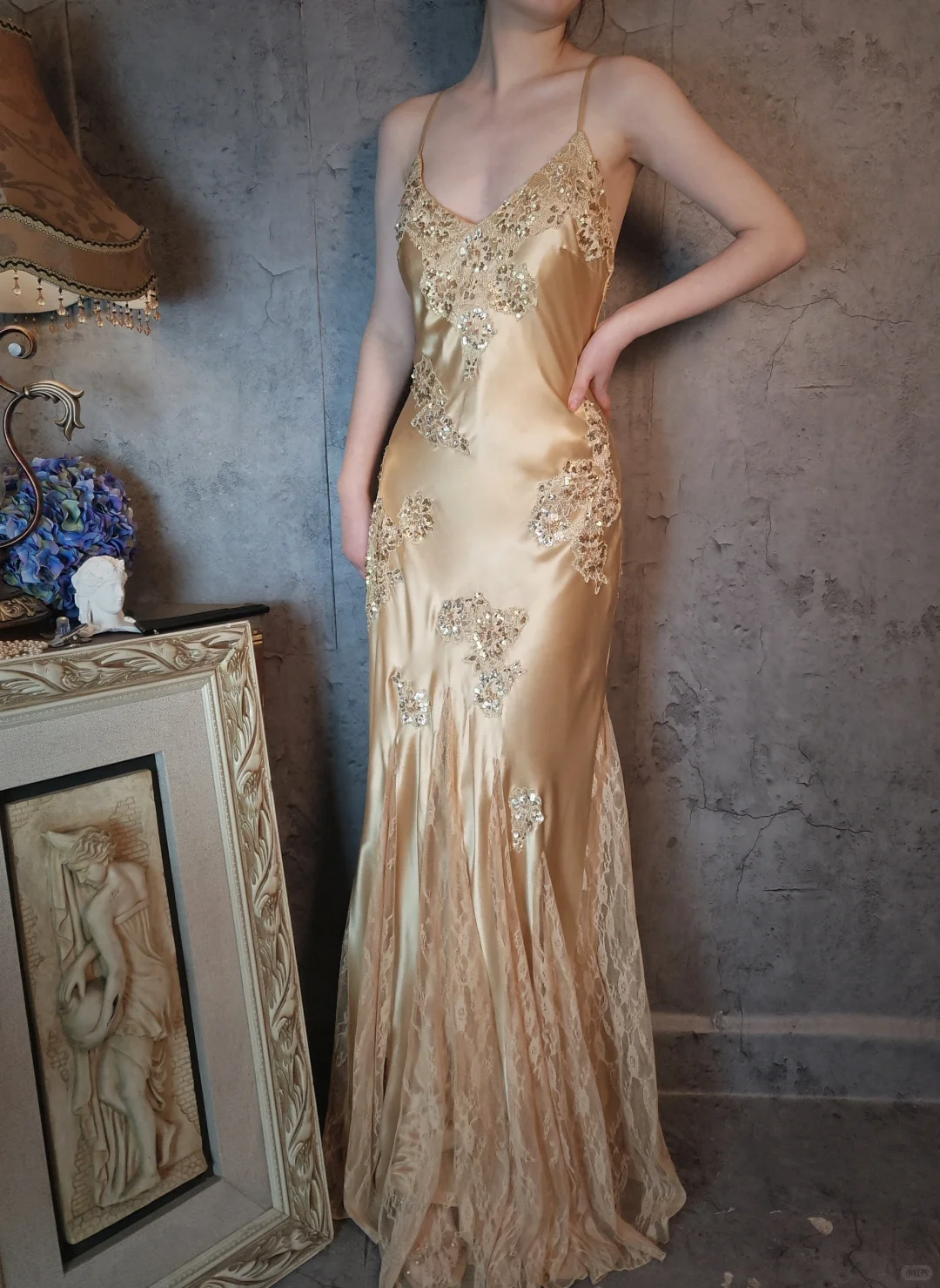 Retro Golden V-neck Sparkling Beaded Backless Design Elegant Satin Evening Dress Prom Dress TP4033