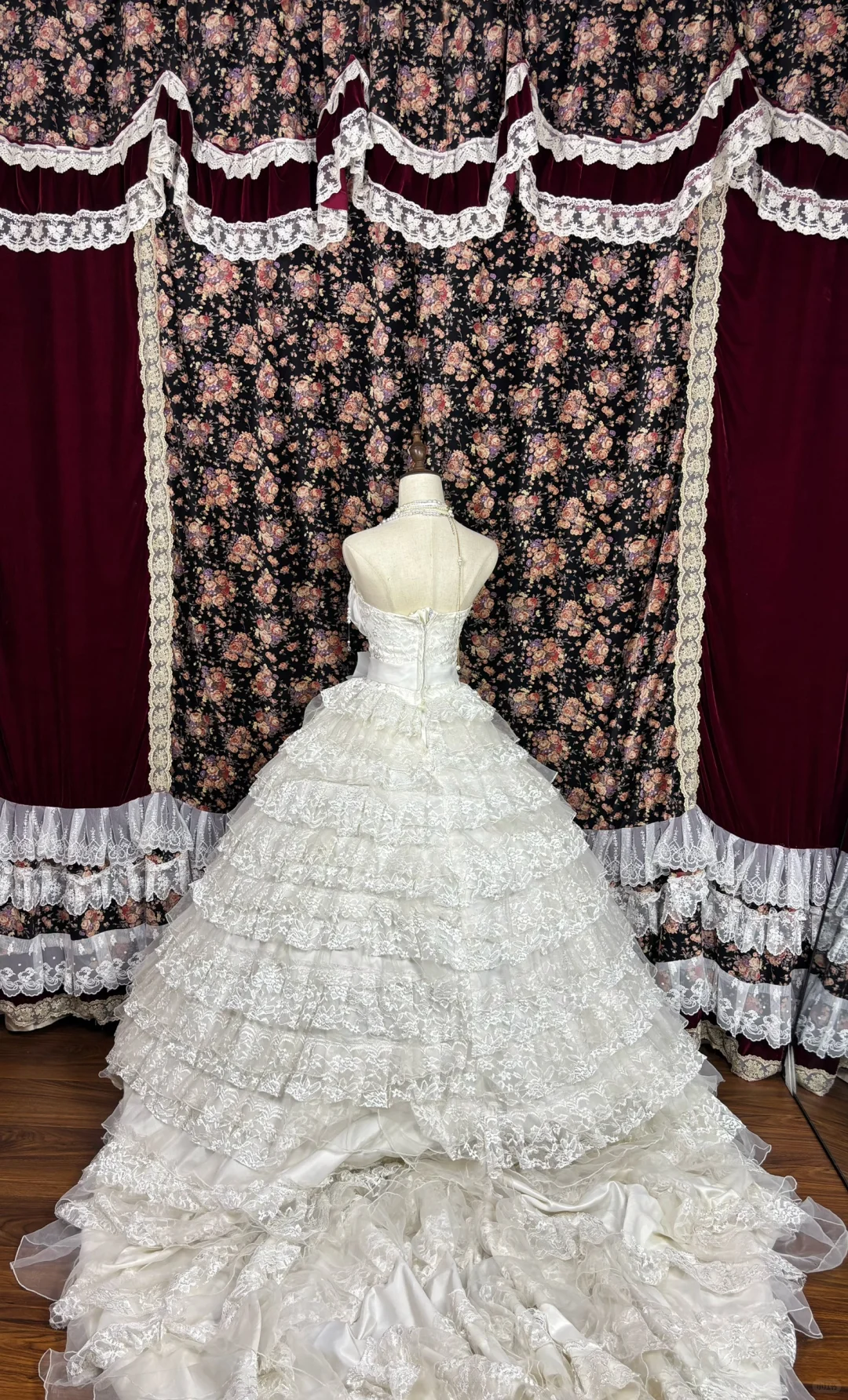Beautiful Ivory Tulle Lace Strapless Appliques Sweet 16th Quinceanera A-Line Floor-length Tiered Evening Dress Prom Dress Ball Gown TP4260