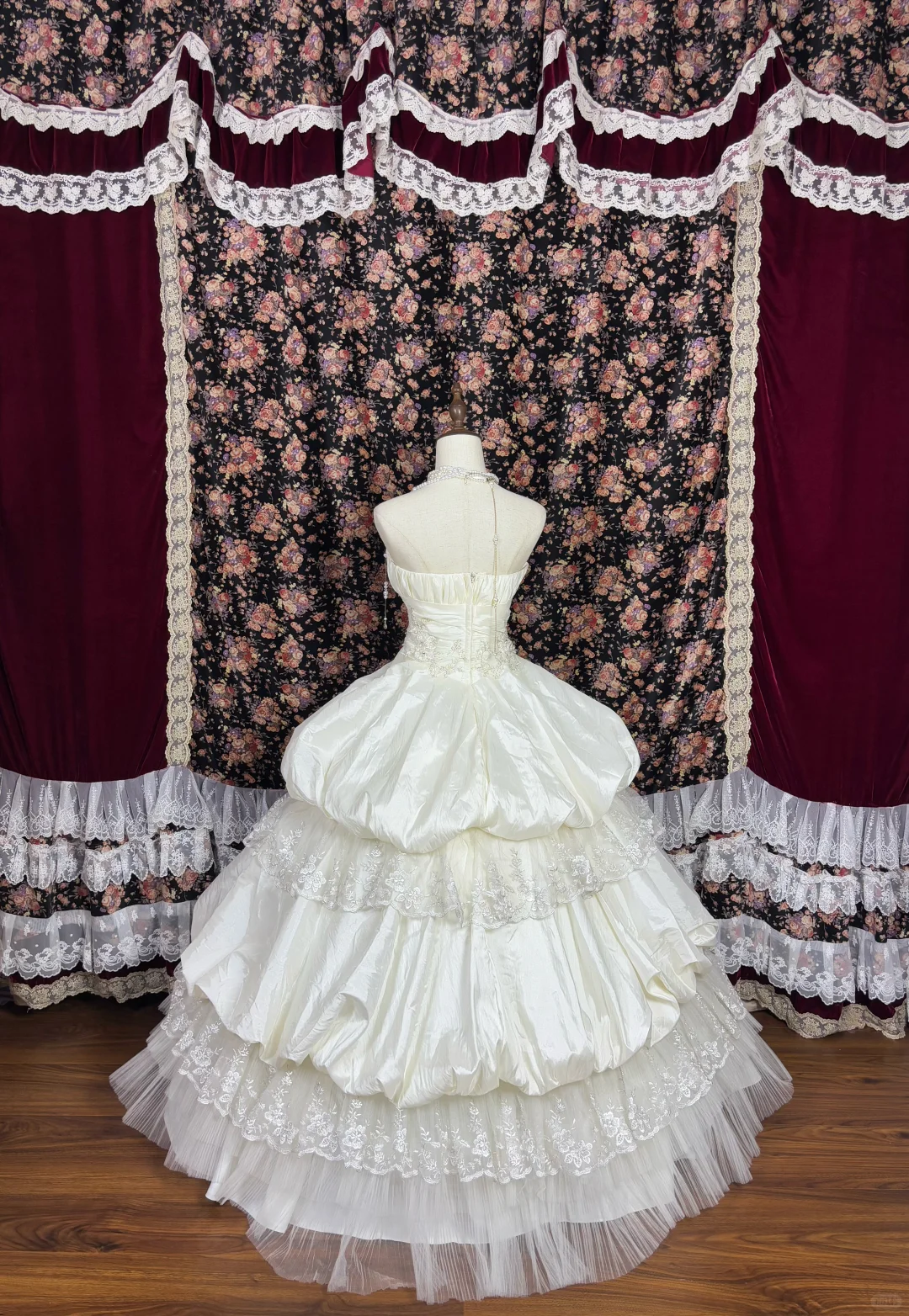 Gorgeous Lace Embroidery Beaded Sweet 16 Quinceanera Strapless A-Line Floor-length Tiered Prom Dress Evening Dress Ball Gown TP4393