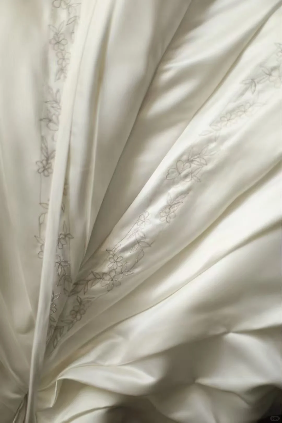 Vintage Ivory Halter-Neck Satin A-Line Draped Wedding Dress TP5630