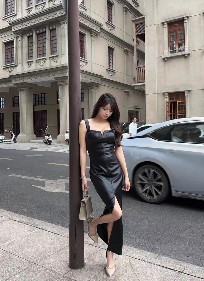 Simple Black Split Dress Design A-line Sleeveless Spaghetti Strap Leather Dress TP3296