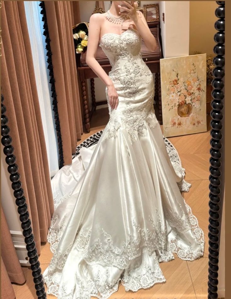 Vintage-Inspired Ivory Satin Mermaid Wedding Dress Lace Appliques Strapless Sweetheart Bridal Gown TP5140