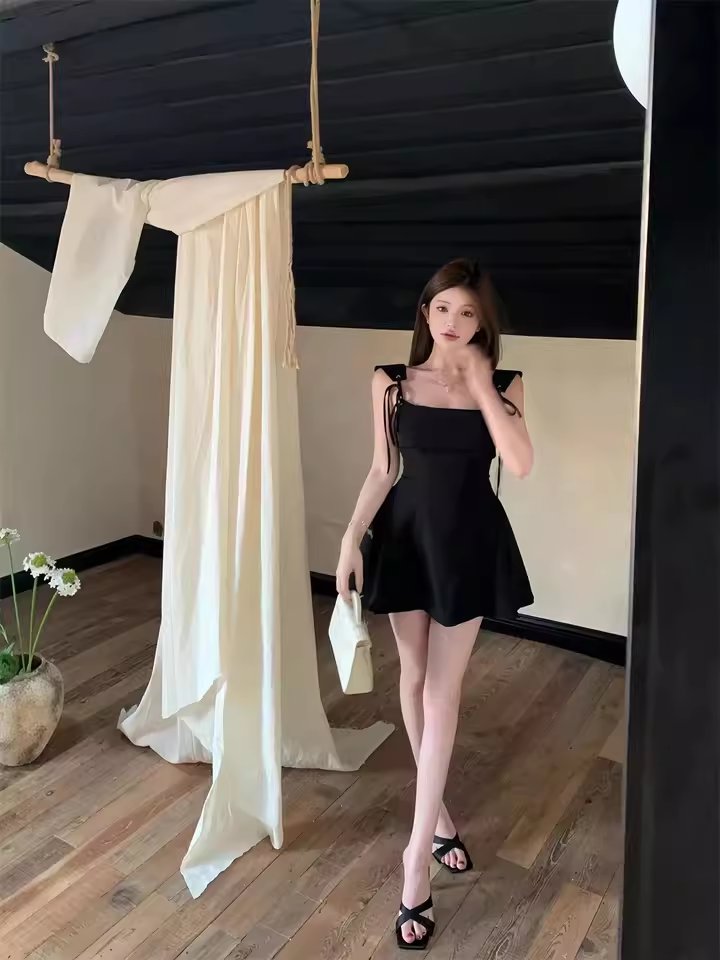 Simple Black Square Collar Design A-line Sleeveless Spaghetti Strap Puffy Dress TP3293