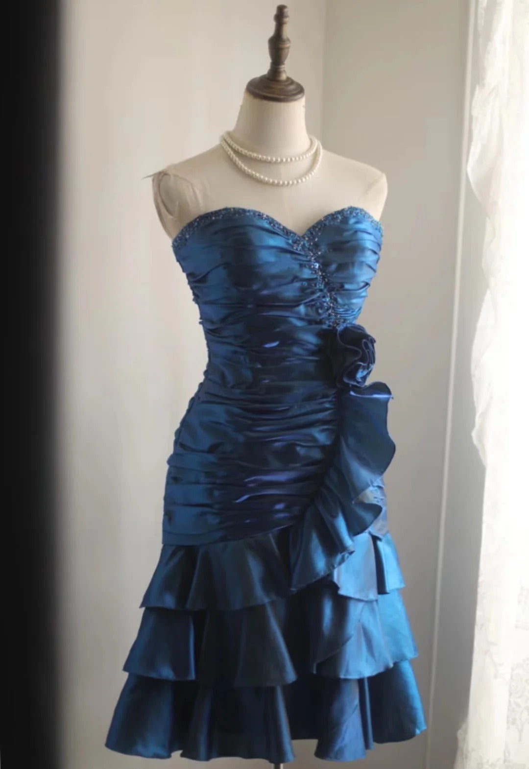 Vintage Royal Blue Beaded A-Line Satin Strapless Sweetheart Tiered Party Dresses Homecoming Dresses TP3806