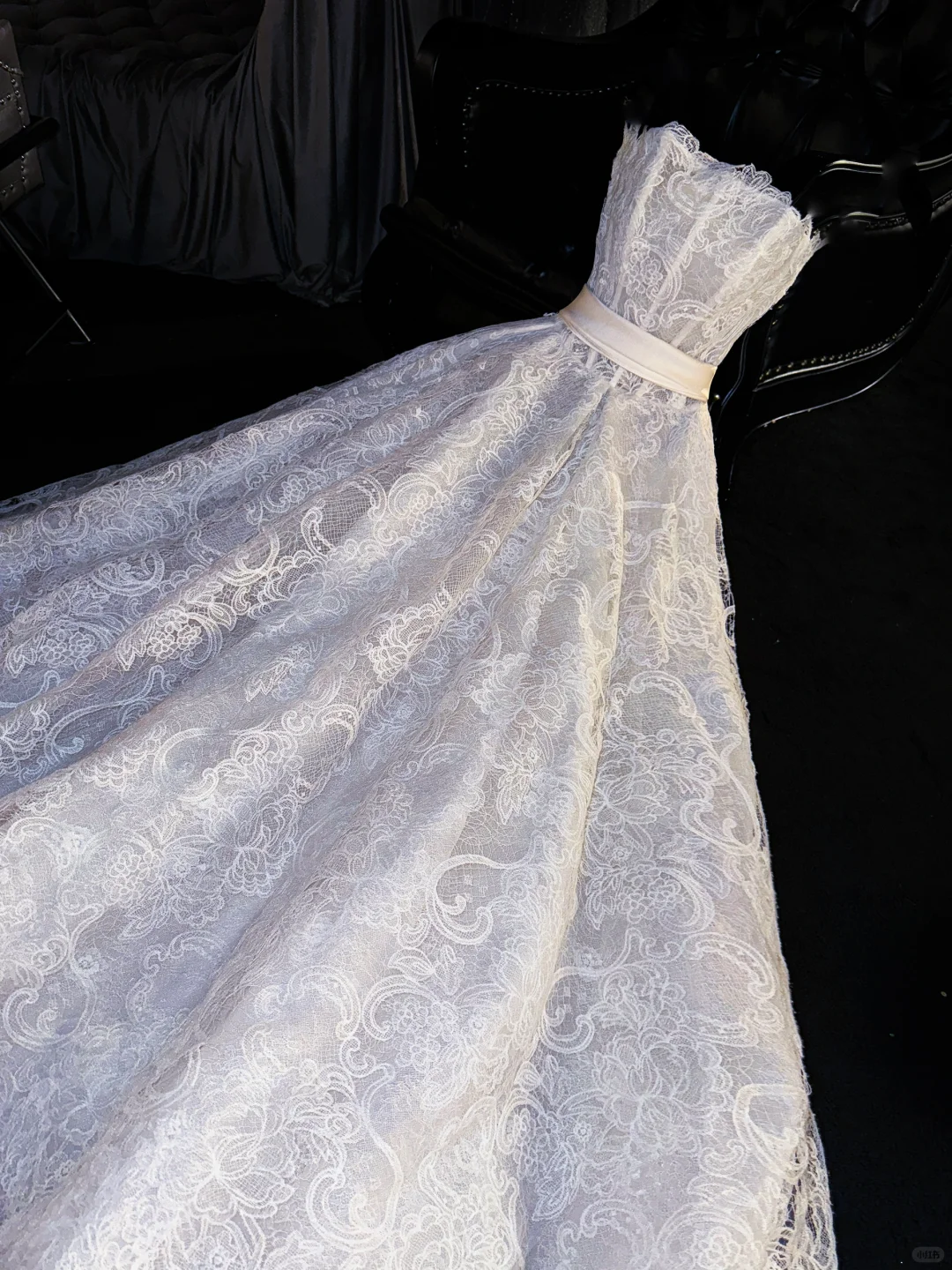 Elegant Strapless Lace Embroidery Satin Belt Wedding Dress TP5388