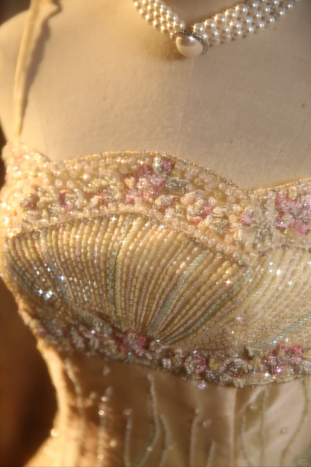 Vintage Pale Yellow Spaghetti Strap Floral Beaded Embroidered Sweet 15 Quinceanera Ball Gown TP5527