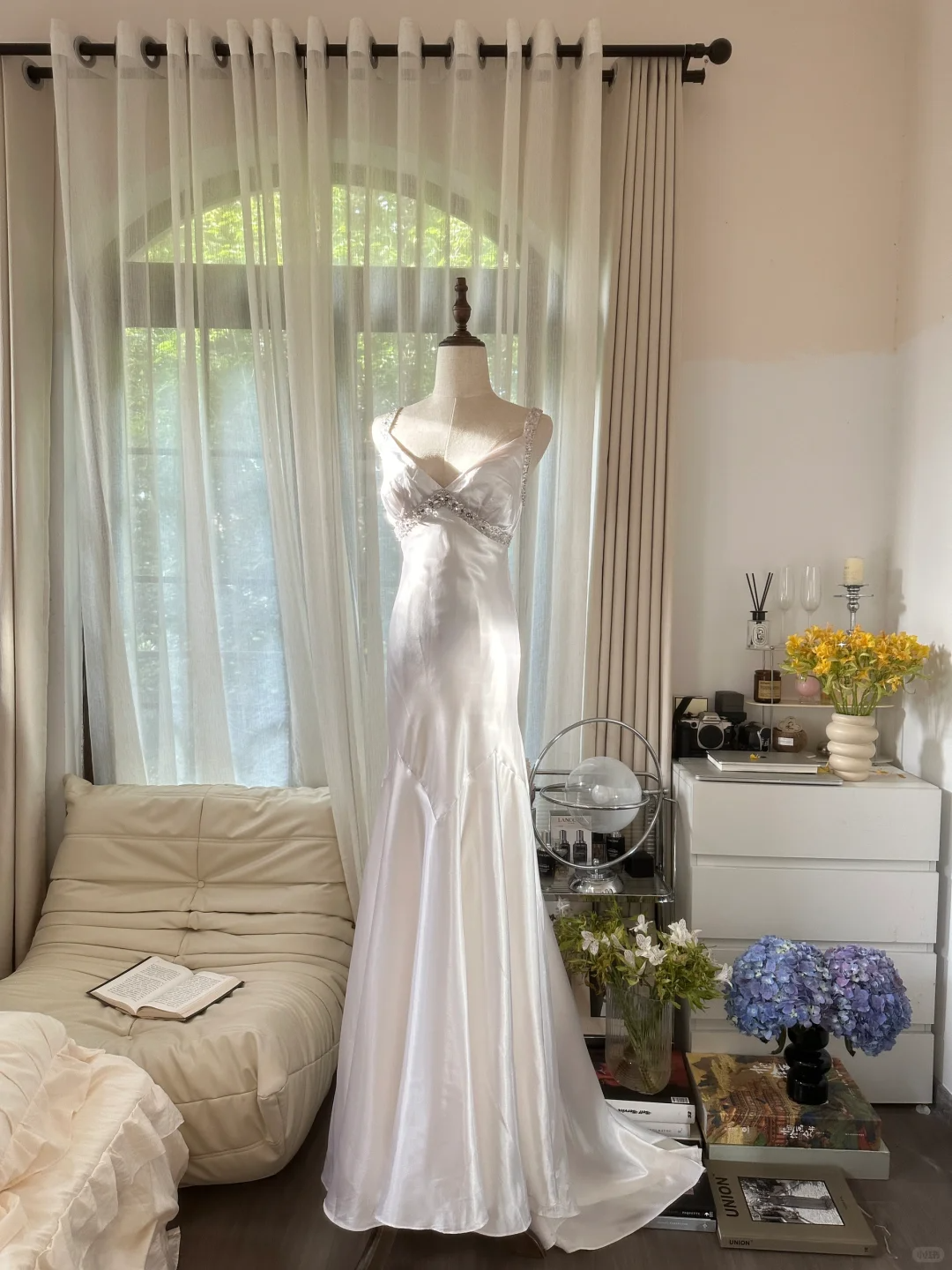 Retro White V-neck Spaghetti Strap Design Elegant Satin Evening Dress Prom Dress TP3991