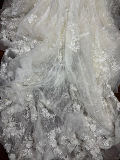 Glamorous Ivory Off-Shoulder Intricate Lace Applique Tulle Wedding Dress TP5339