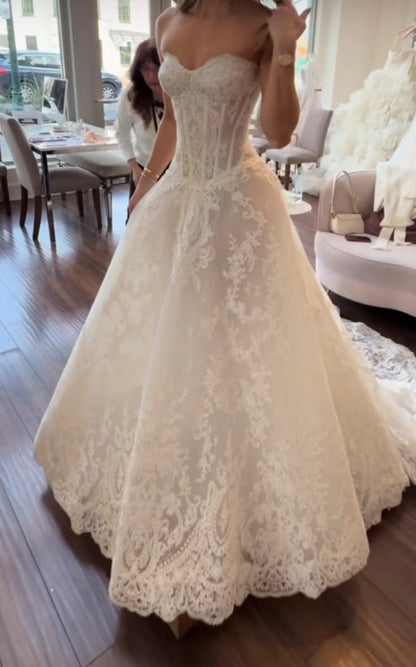Romantic Strapless Sweetheart Corset Bodice Lace A-Line Chapel Train Wedding Dress TP5995