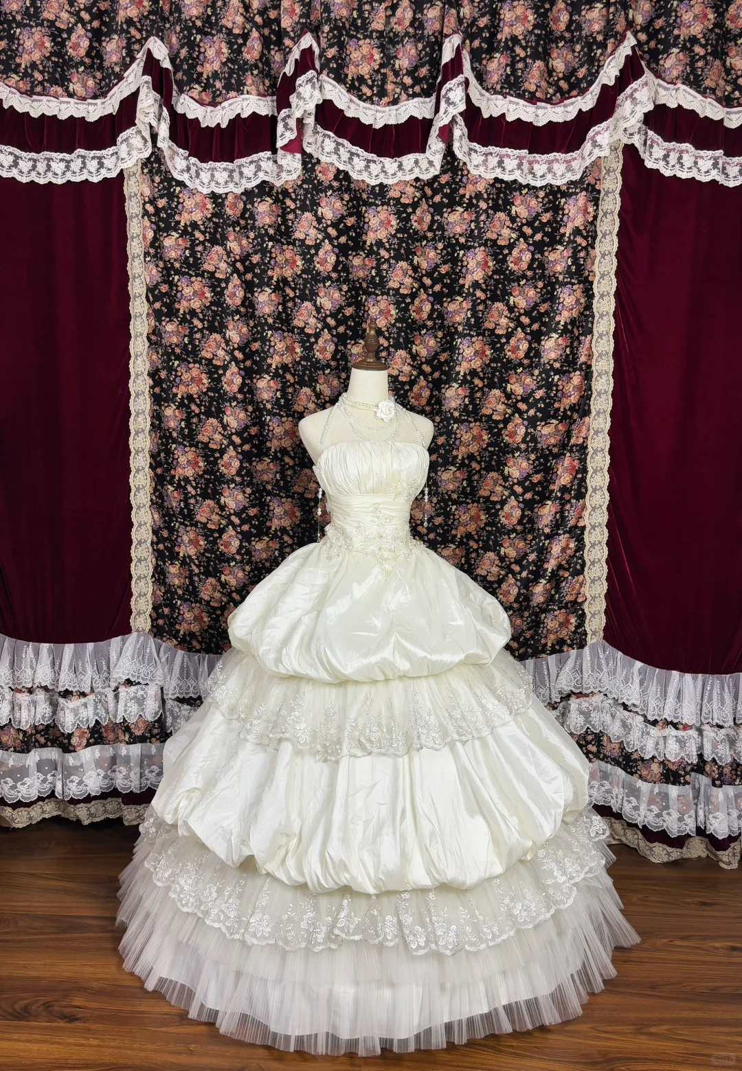 Gorgeous Lace Embroidery Beaded Sweet 16 Quinceanera Strapless A-Line Floor-length Tiered Prom Dress Evening Dress Ball Gown TP4393