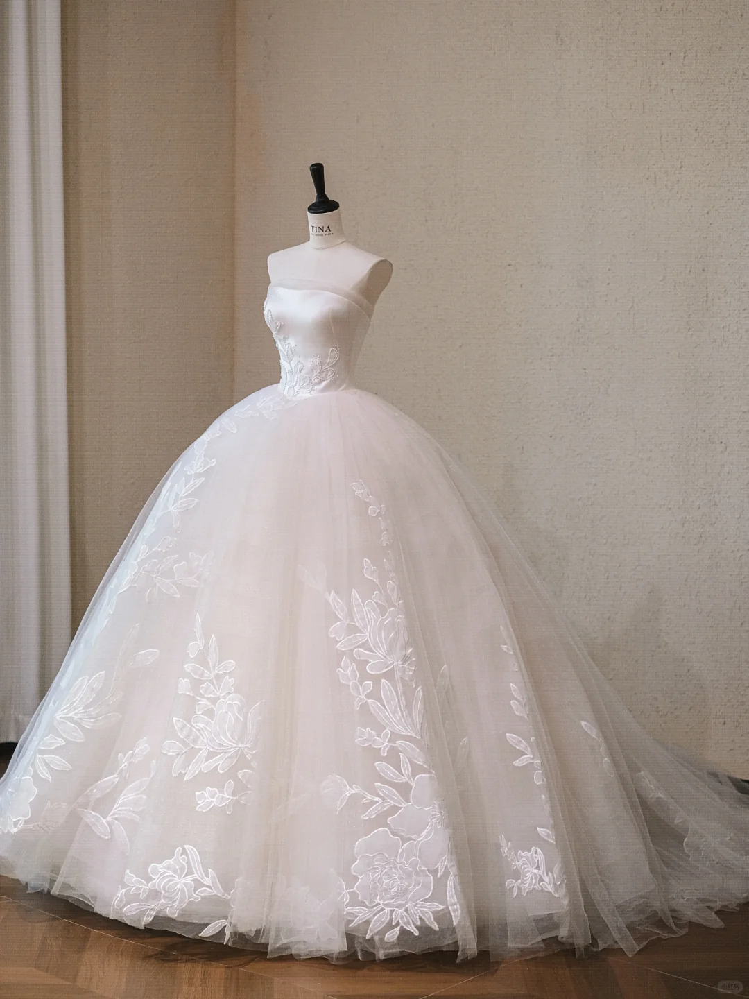 Gorgeous White Applique A-Line Tulle Strapless Long Wedding Dress TP5040