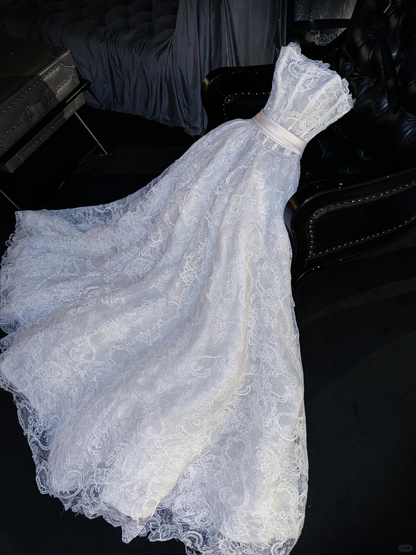 Elegant Strapless Lace Embroidery Satin Belt Wedding Dress TP5388