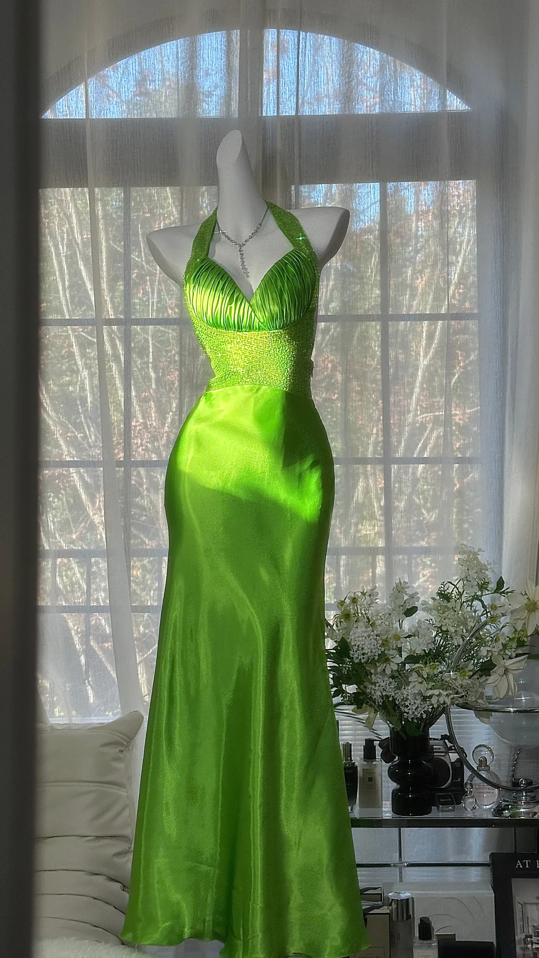 Elegant Bright Green Halter-Neck Mermaid Prom Dress Ruched Satin Evening Gown for Wedding Guest TP5736