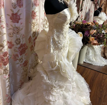 Vintage-Inspired 3D Flowers Strapless Wedding Dress Romantic A-Line Ruffled Bridal Gown TP5080