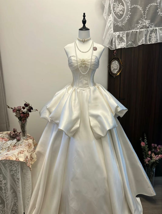 Vintage-Inspired Ivory Sweetheart Strapless Satin Wedding Dress Pearl Accents Ruffled Bridal Gown TP5099