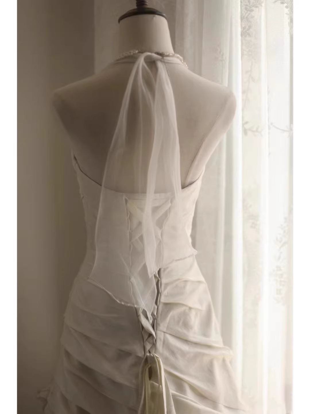 Vintage Draped Satin Floral Applique A-Line Wedding Dress Ivory Halter Neck Bridal Gown TP5153