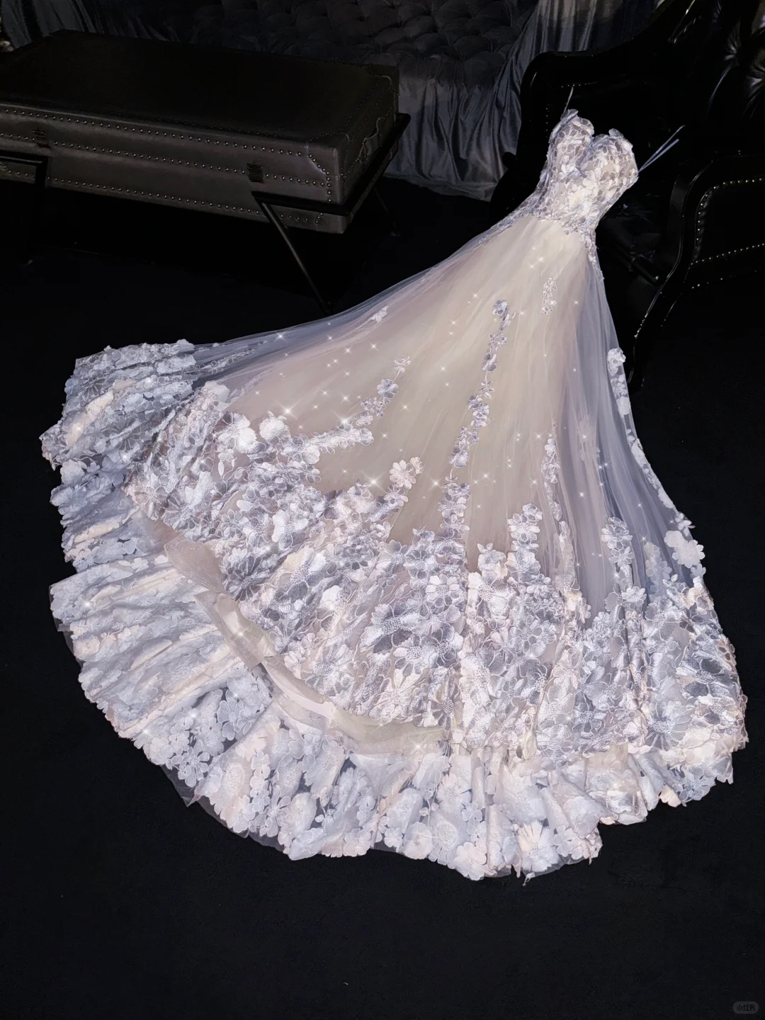 Elegant Lace Sweetheart 3D Floral Embroidery Sparkle Tulle Strapless Wedding Dress TP5386