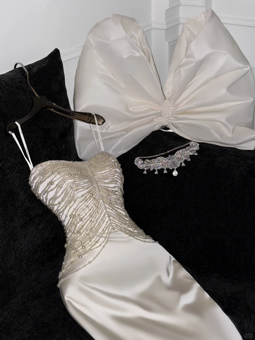 Elegant Ivory Sweetheart Satin Beaded Design Gorgeous Mermaid Floor-length Wedding Dress TP4169