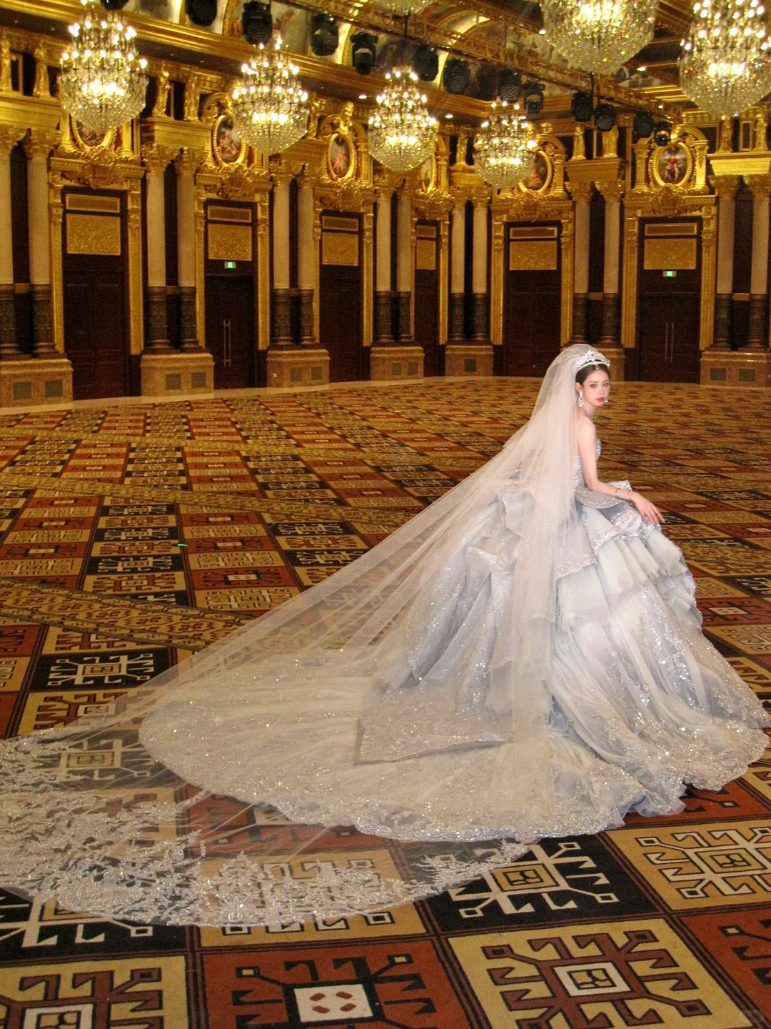 Gorgeous Shiny Beaded Sequined Sweetheart Design A-Line Wedding Dress Ball Gown Prom Dress Evening Dress TP4228