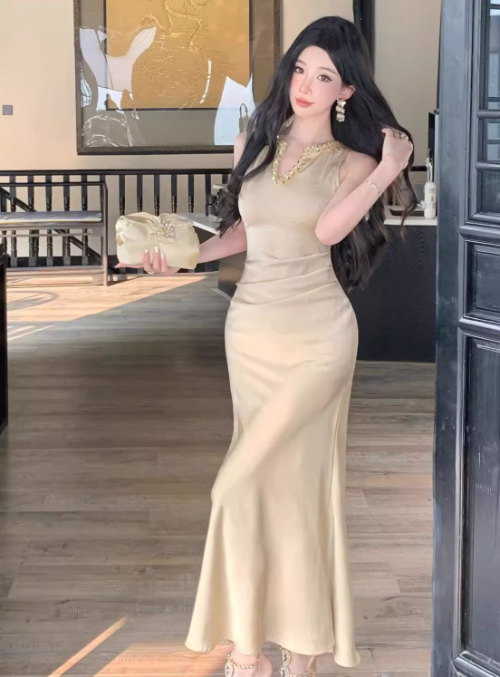 Simple Fashion Champagne Sequined Design Satin A-line Sleeveless Halter Dress TP3523