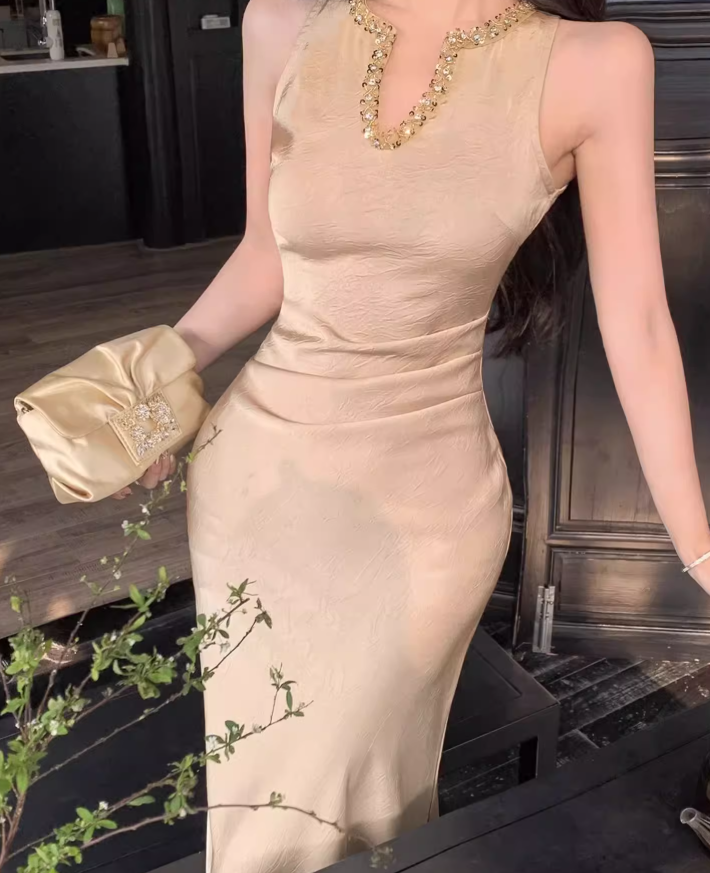 Simple Fashion Champagne Sequined Design Satin A-line Sleeveless Halter Dress TP3523