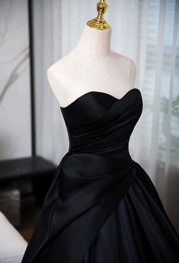 Elegant Black Satin Sweet 16 Sweetheart Strapless A-Line Quinceanera Ball Gown TP5198