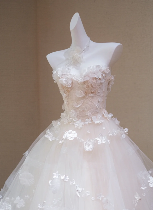 Gorgeous White 3D Flowers Applique Sweetheart A-Line Tulle Strapless Long Wedding Dress TP5039