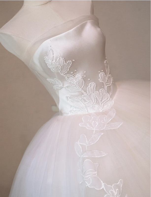Gorgeous White Applique A-Line Tulle Strapless Long Wedding Dress TP5040