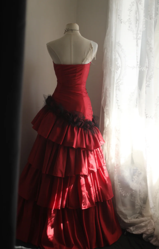 Elegant Red Sweetheart Evening Gown A-Line Strapless Tiered Prom Dress TP5219