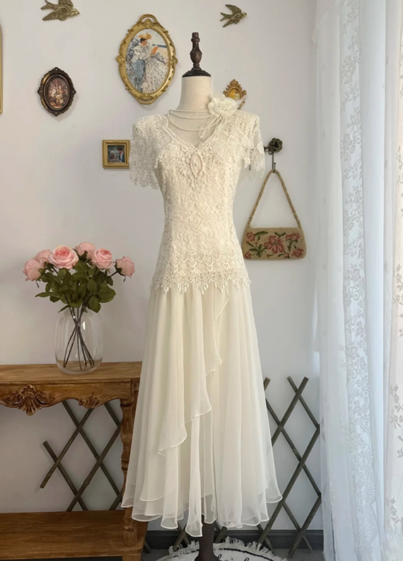 Glamorous Ivory Lace Short Sleeves Tulle Sheath Wedding Dress TP5305